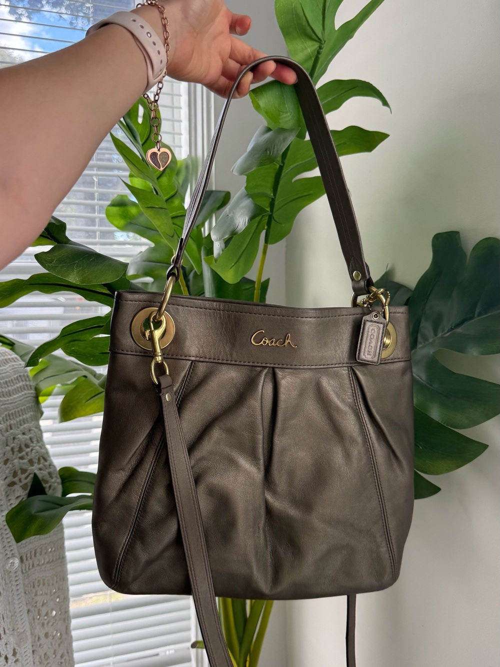 Authentic Coach F17605 Ashley Leather Hippie Bag Cross Body Purse Shoulder Bag